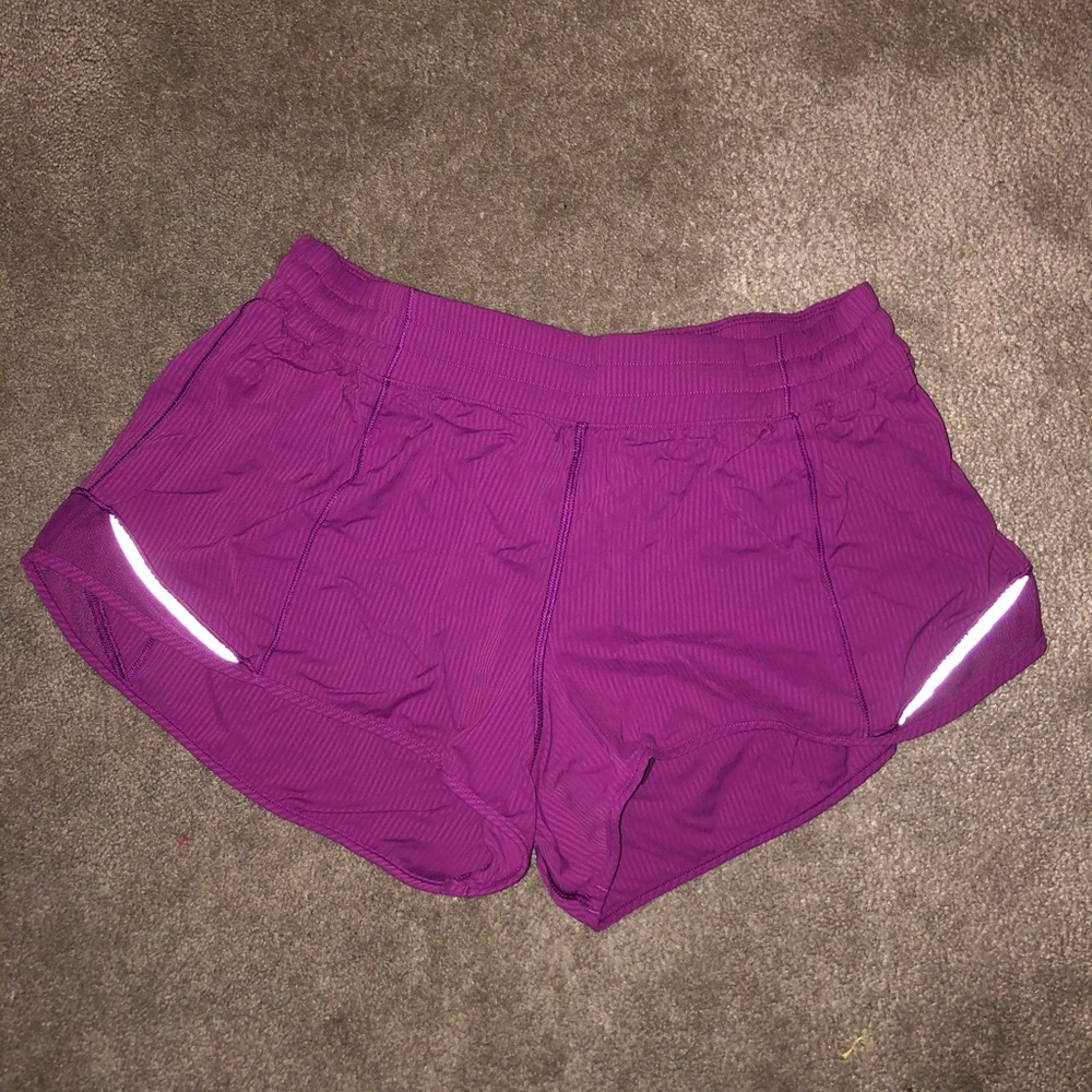 lululemon hotty hot 2.5 inch shorts